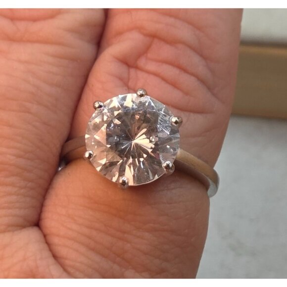 Silver Plated Round Cut Clear CZ Solitaire Engagement Ring Size 9 Elegant Desig - Picture 2 of 6